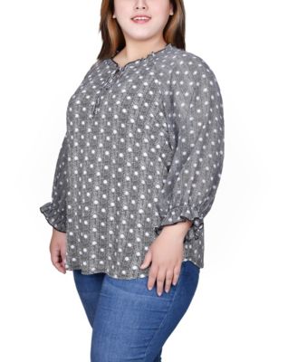 Plus Size 3/4 Sleeve Ruffle Neck Top