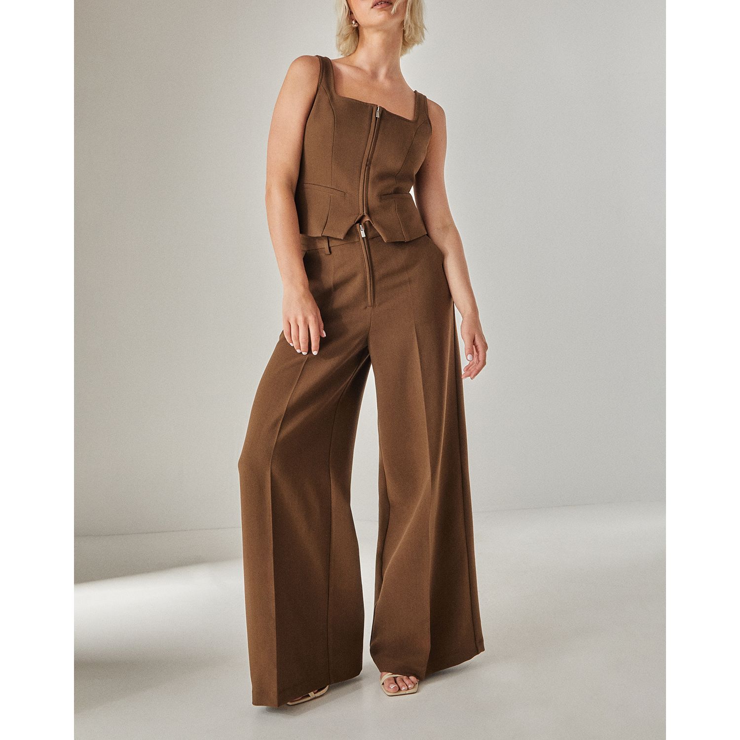 Women's Zip Front Sleeveless Tailored Top