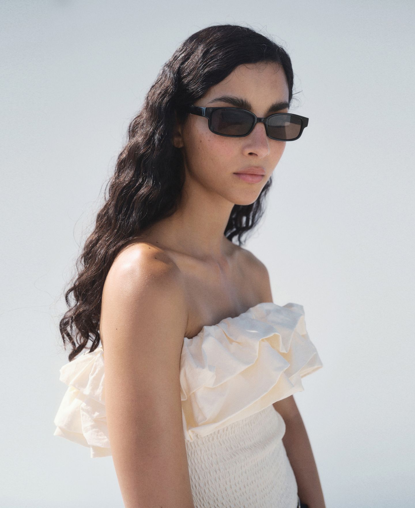 Женский топ Mango Ruffles Strapless, цвет: Экрю — фото 2