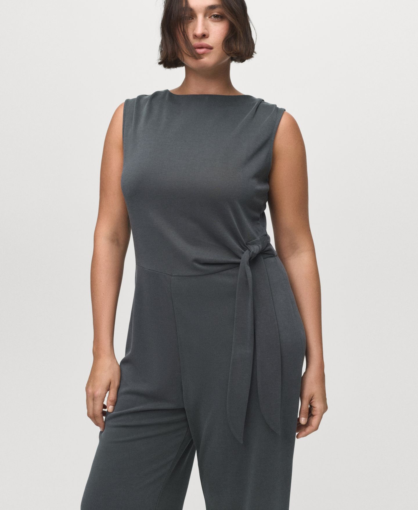 Женский комбинезон MANGO Long Knot Jumpsuit, цвет: Угольный — фото 6