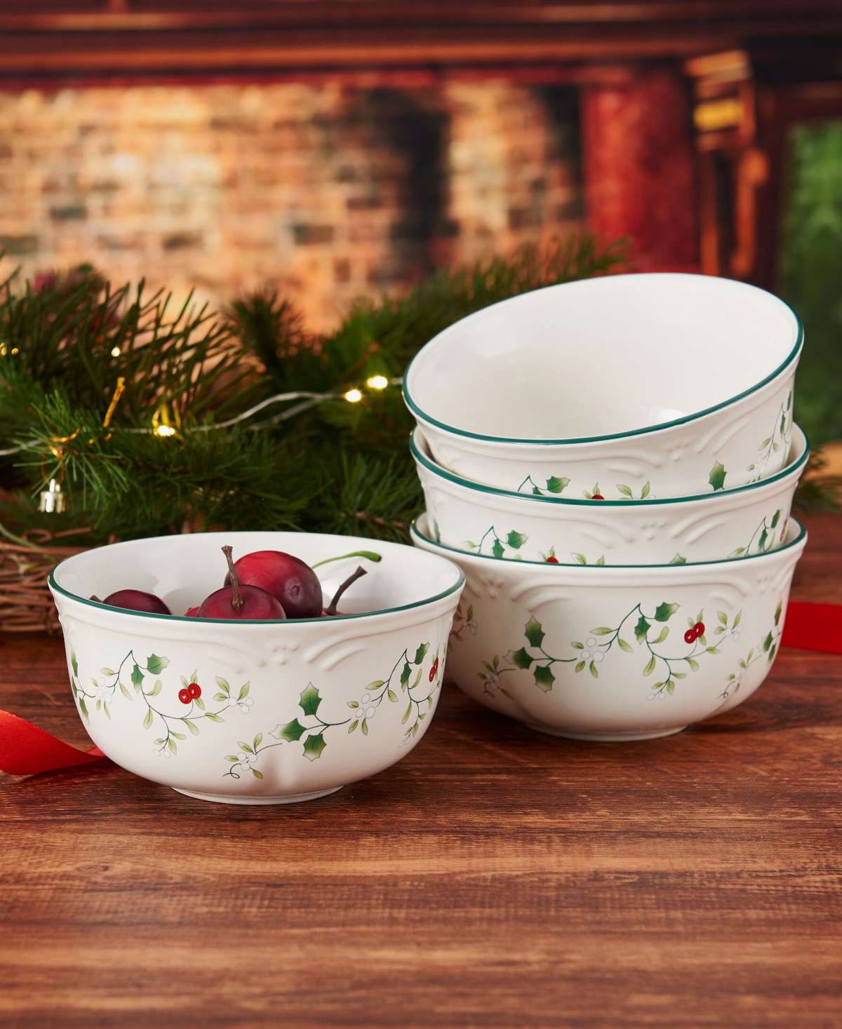 Winterberry Holiday Cereal Bowls, Set of 4