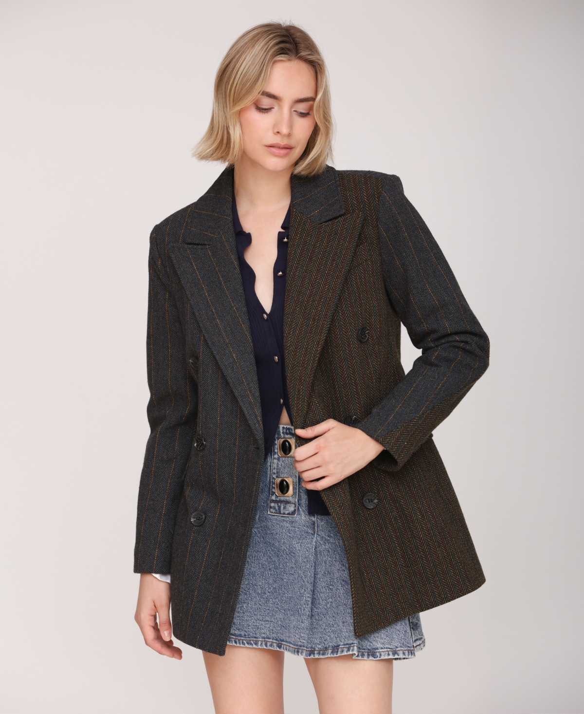 Avec Les Filles Color Blocked Short Jacket In Black