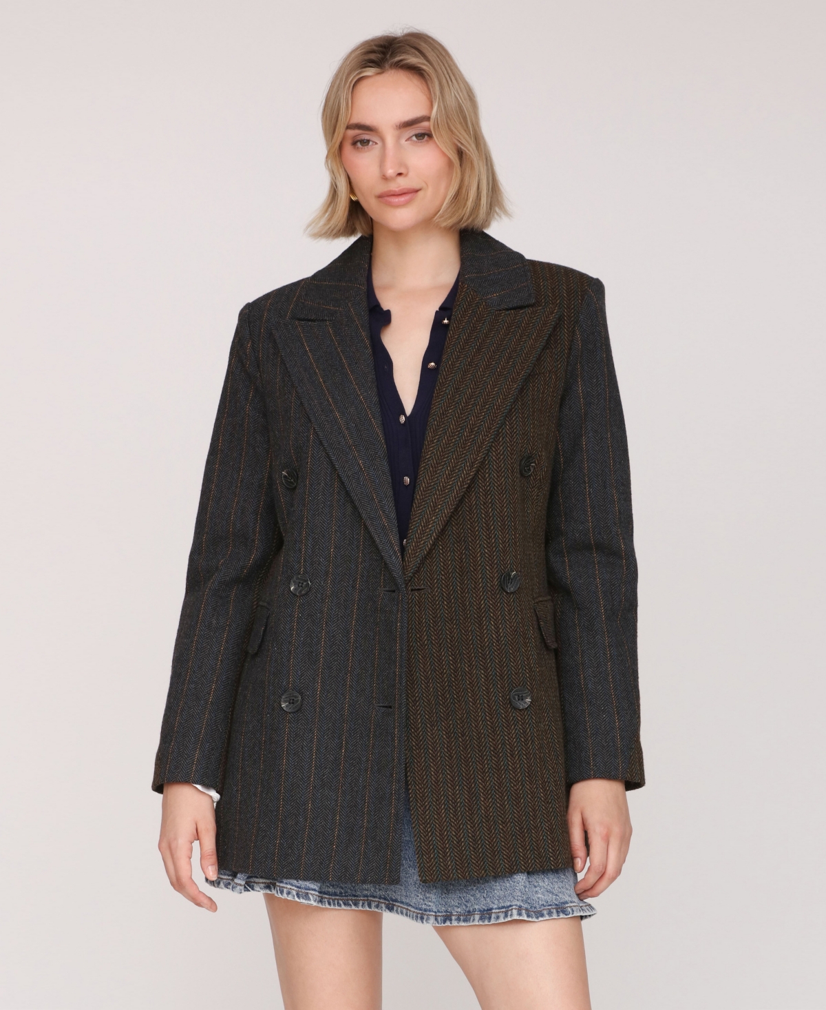 Avec Les Filles Color Blocked Short Jacket In Black
