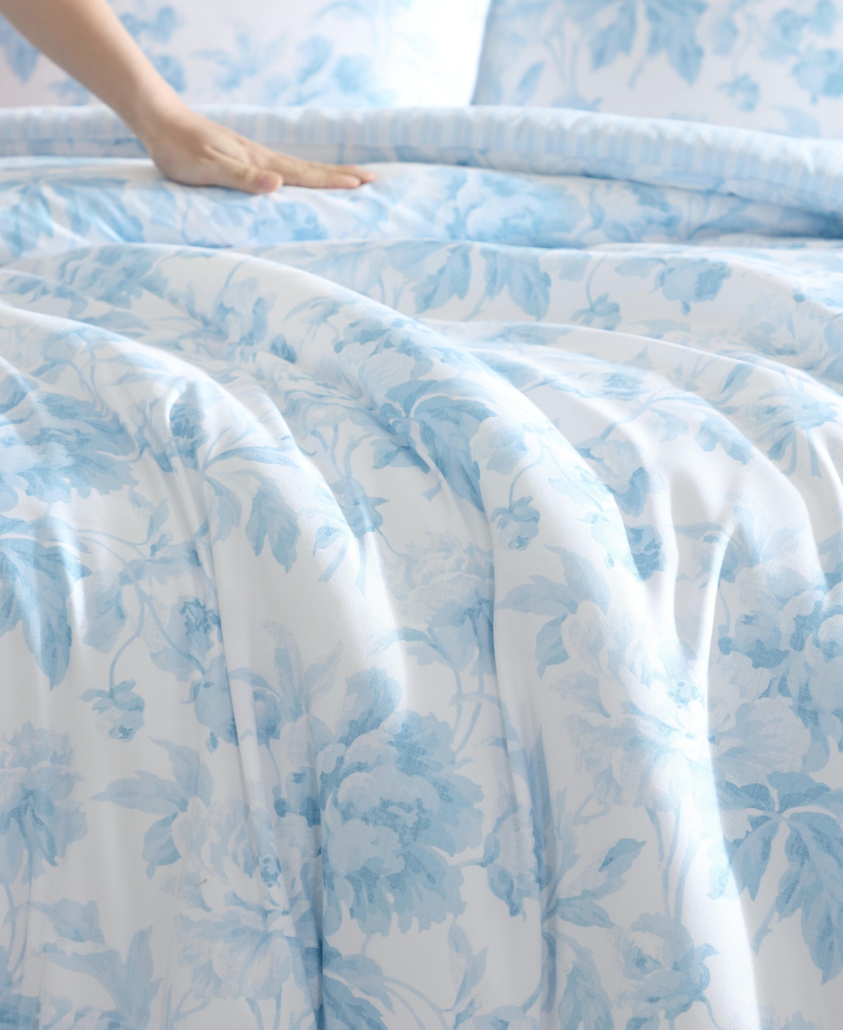 Laura Ashley Anja Textured Toile Washed Microfiber 7-pc. Comforter Set, Full/queen In Multi