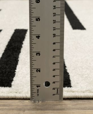 Quinn QUI10 5&#39; x 8&#39; Area Rug