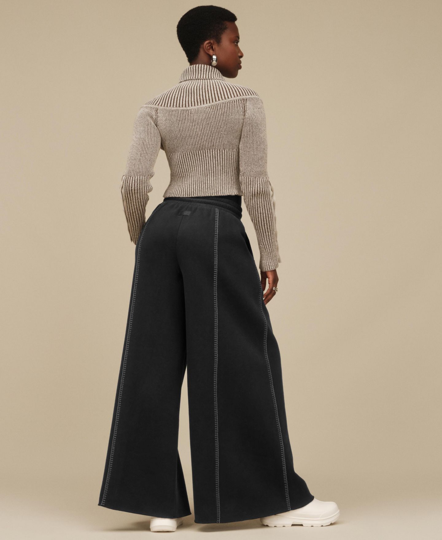 Женские брюки UGG Classic Extra Wide-Leg, цвет: Чёрный — фото 5