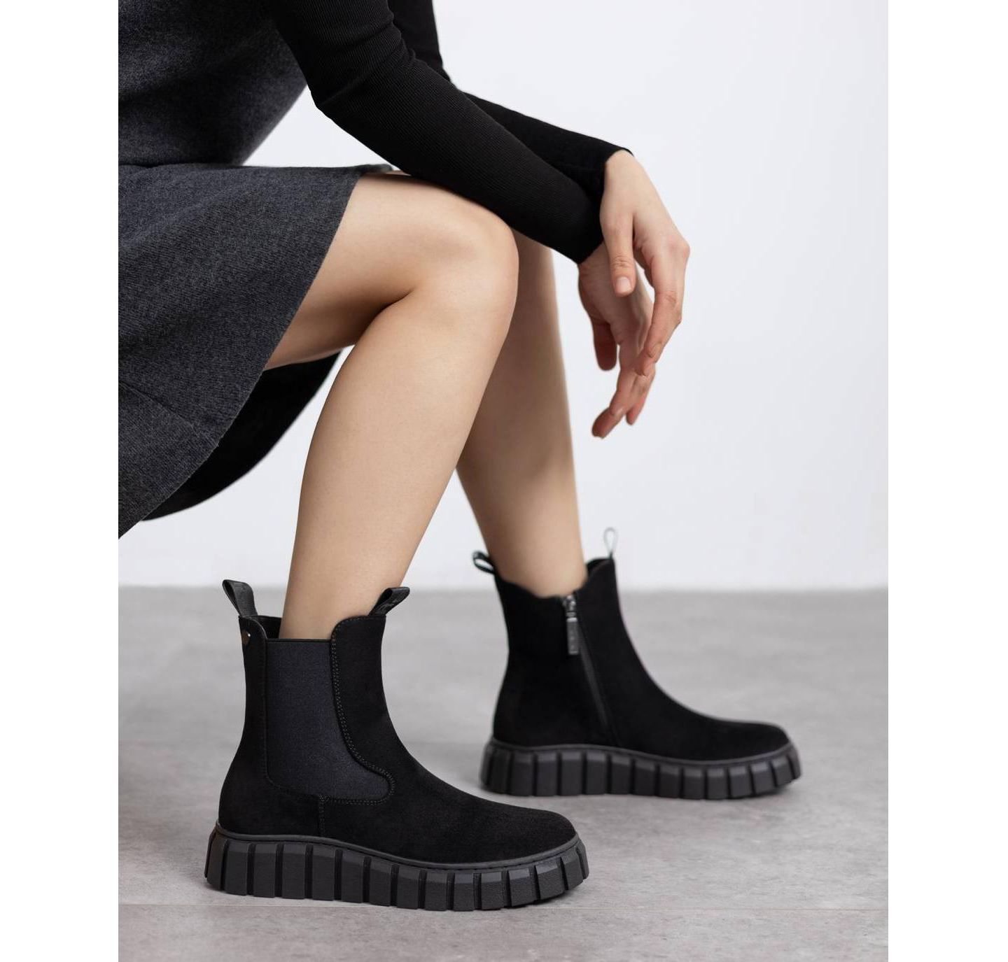 Женские ботинки XTI Comfort Chelsea Suede Booties Refresh Collection, цвет: Чёрный — фото 5