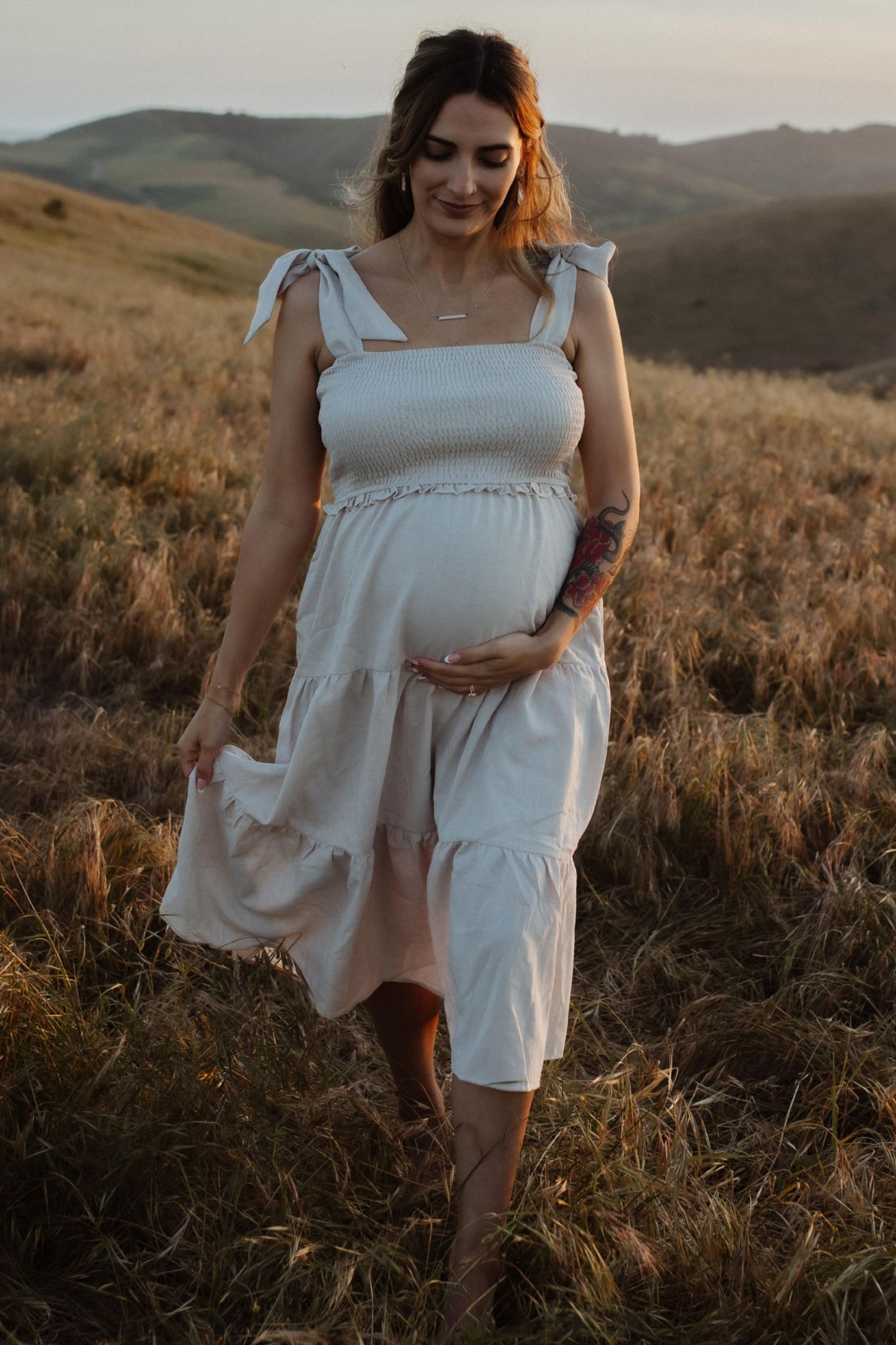 Женское платье Pinkblush Rust Bow Strap Tiered Midi, цвет: Бежевый — фото 8