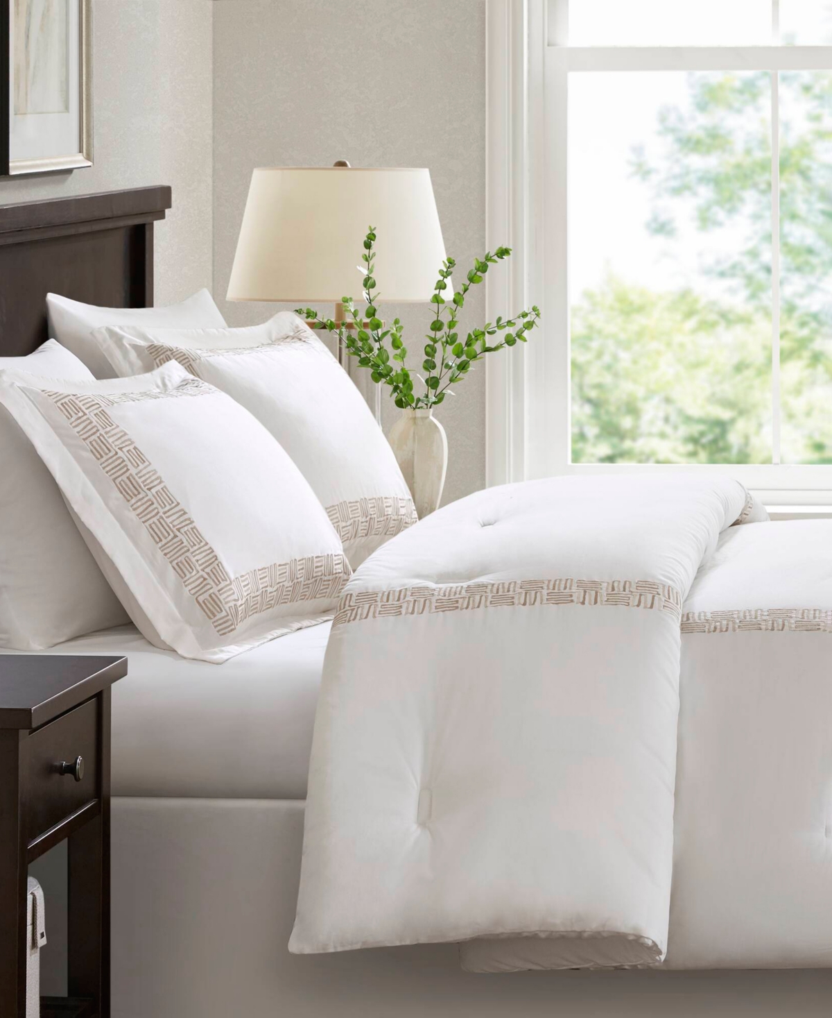 Harbor House Nile Embroidery Oversized 4-pc. Comforter Set, King In Multi