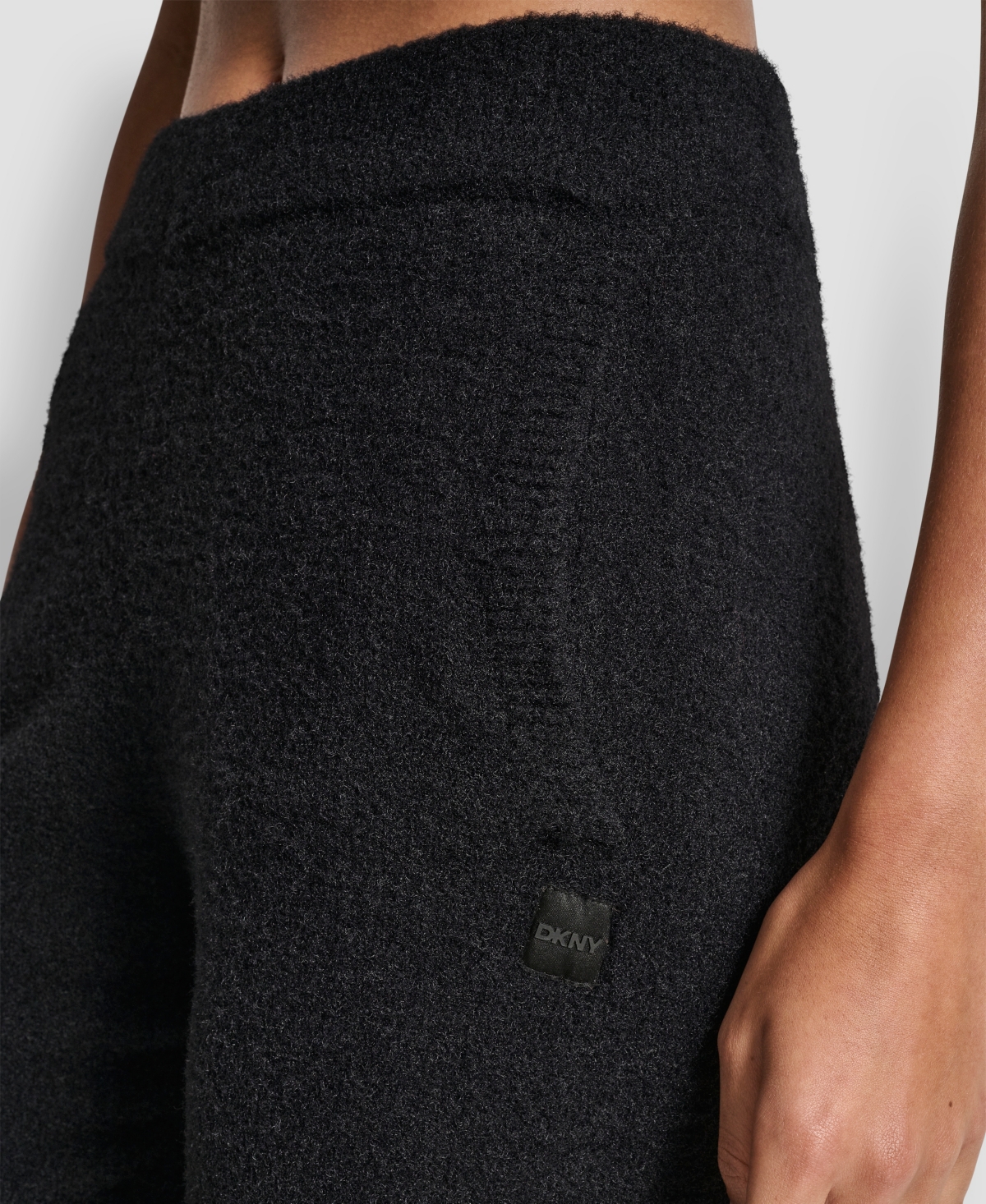 Dkny Mid Rise Slim Fit Joggers In Black