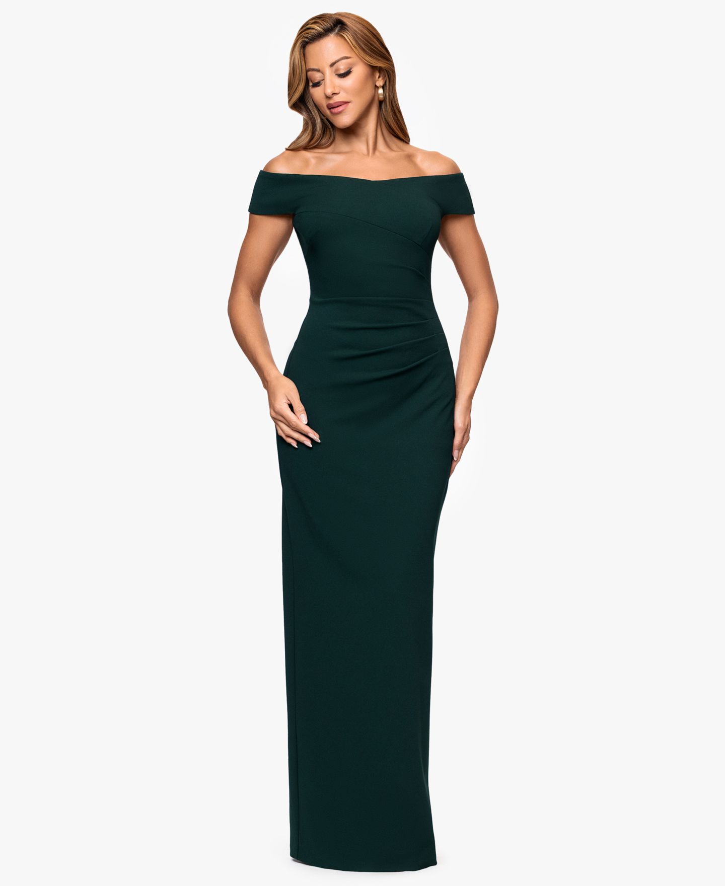 Женское платье XSCAPE Off The Shoulder Back Slit, цвет: Сосновый — фото 2