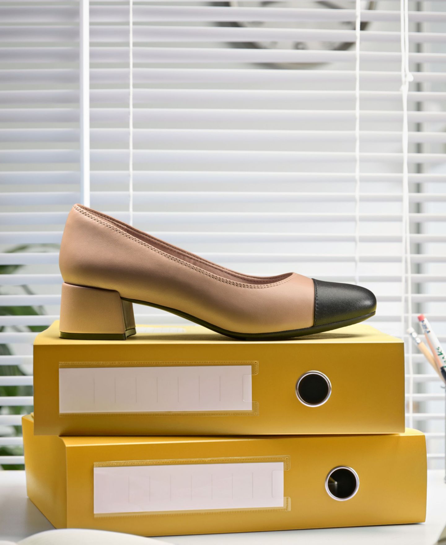 Женские туфли Clarks Iridessa May Slip-On Pumps, цвет: Бежевый кожаный — фото 5