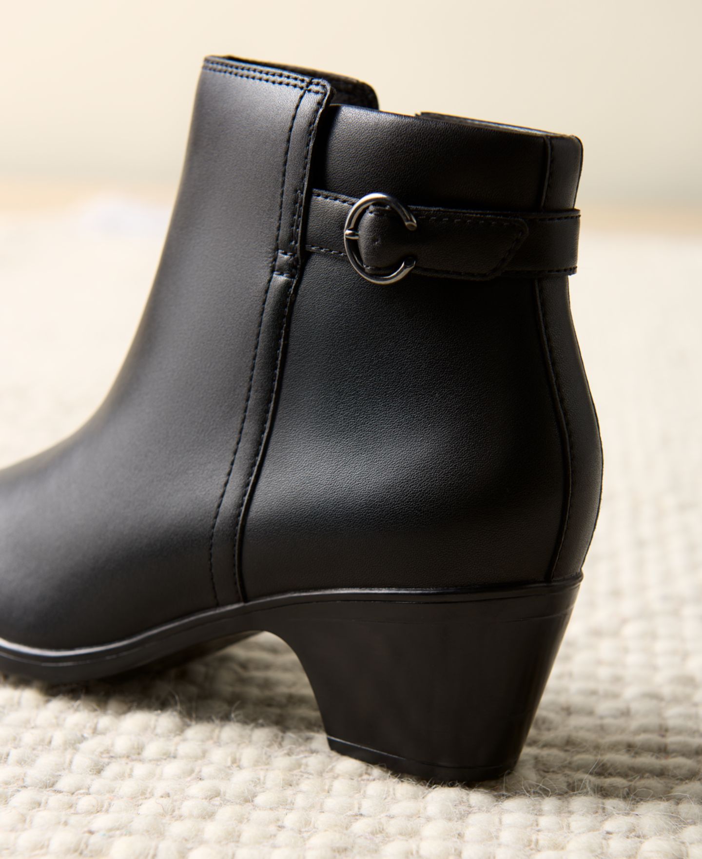 Женские ботинки Clarks Collection Emily 2 Belle, цвет: Чёрный кожаный — фото 4