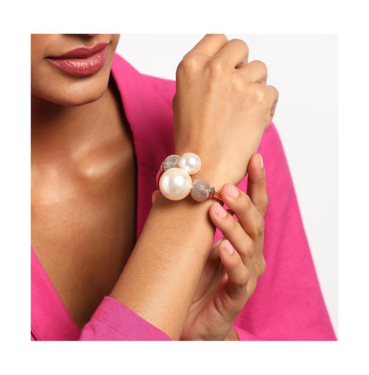 Sohi Women's Ball Tipped Bracelet In Gold