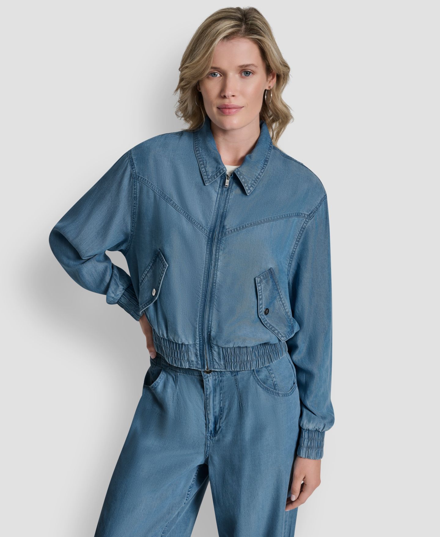 Женская куртка DKNY Chambray Zip-Front Bomber, цвет: Stream — фото 1