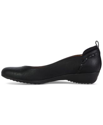 Women's Vivian Round Toe Flats