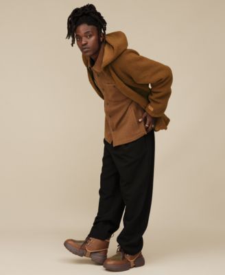 UGG®