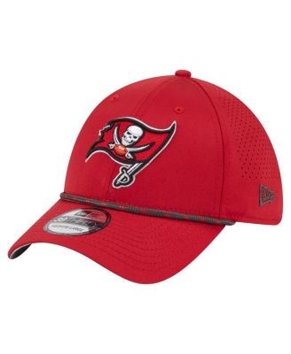 New Era - Men's Red Tampa Bay Buccaneers Perforated 39THIRTY Flex Hat