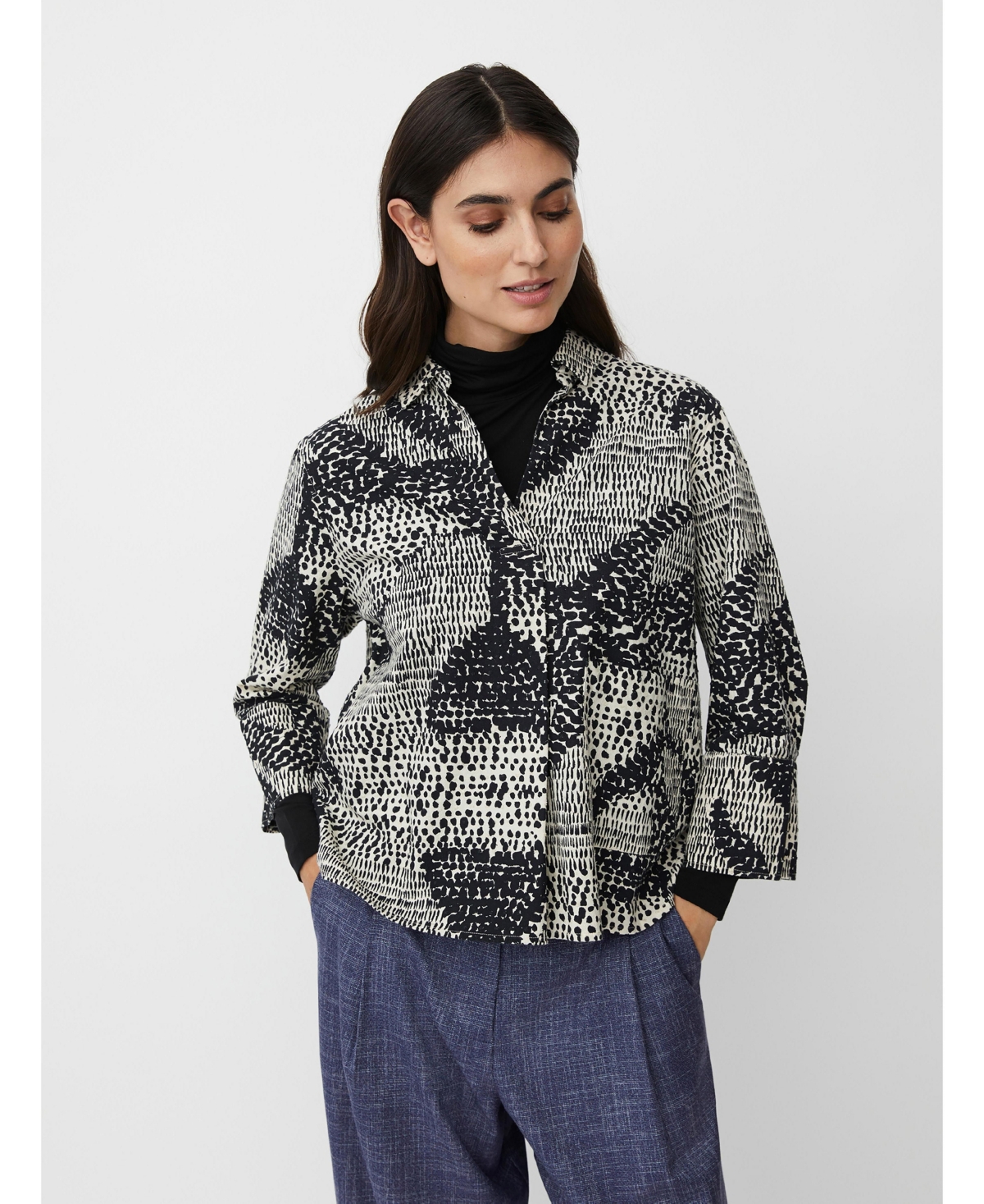Masai Copenhagen Women's MaIduki 3/4 Sleeve V-Neck Shirt
