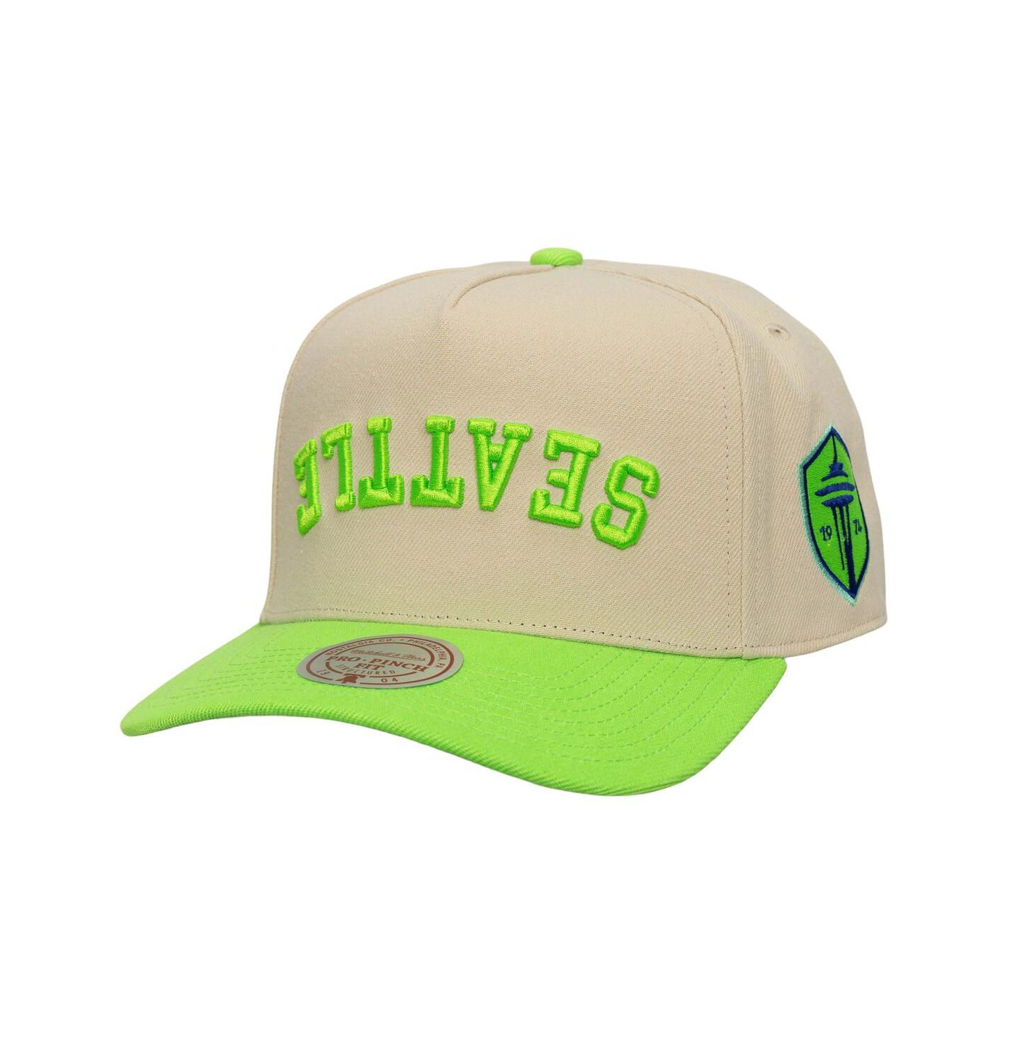 Мужская кепка Mitchell & Ness Cream/Rave Green Seattle Sounders FC Upside Down Pro Pinch Snapback Hat — фото 1
