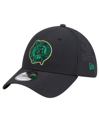 New Era - Men's Black Boston Celtics Night 39THIRTY Flex Hat