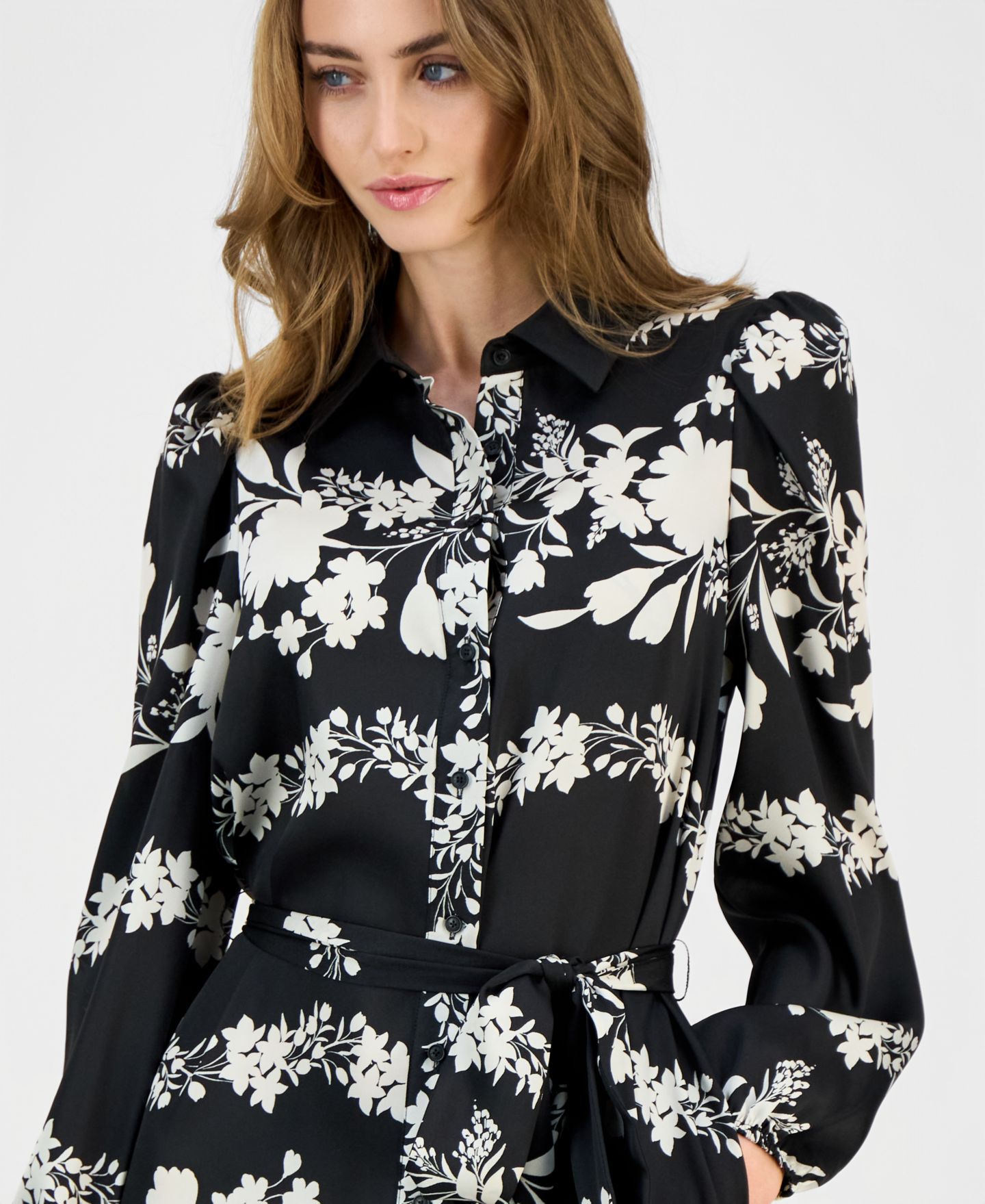 Женское платье Anne Klein Floral Tiered-Hem Shirtdress, цвет: Чёрный разноцветный — фото 4