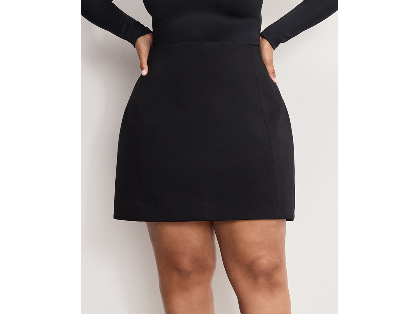 Женская юбка Good American Back Zipper Mini Skirt, Regular and Plus, цвет: Чёрный — фото 4