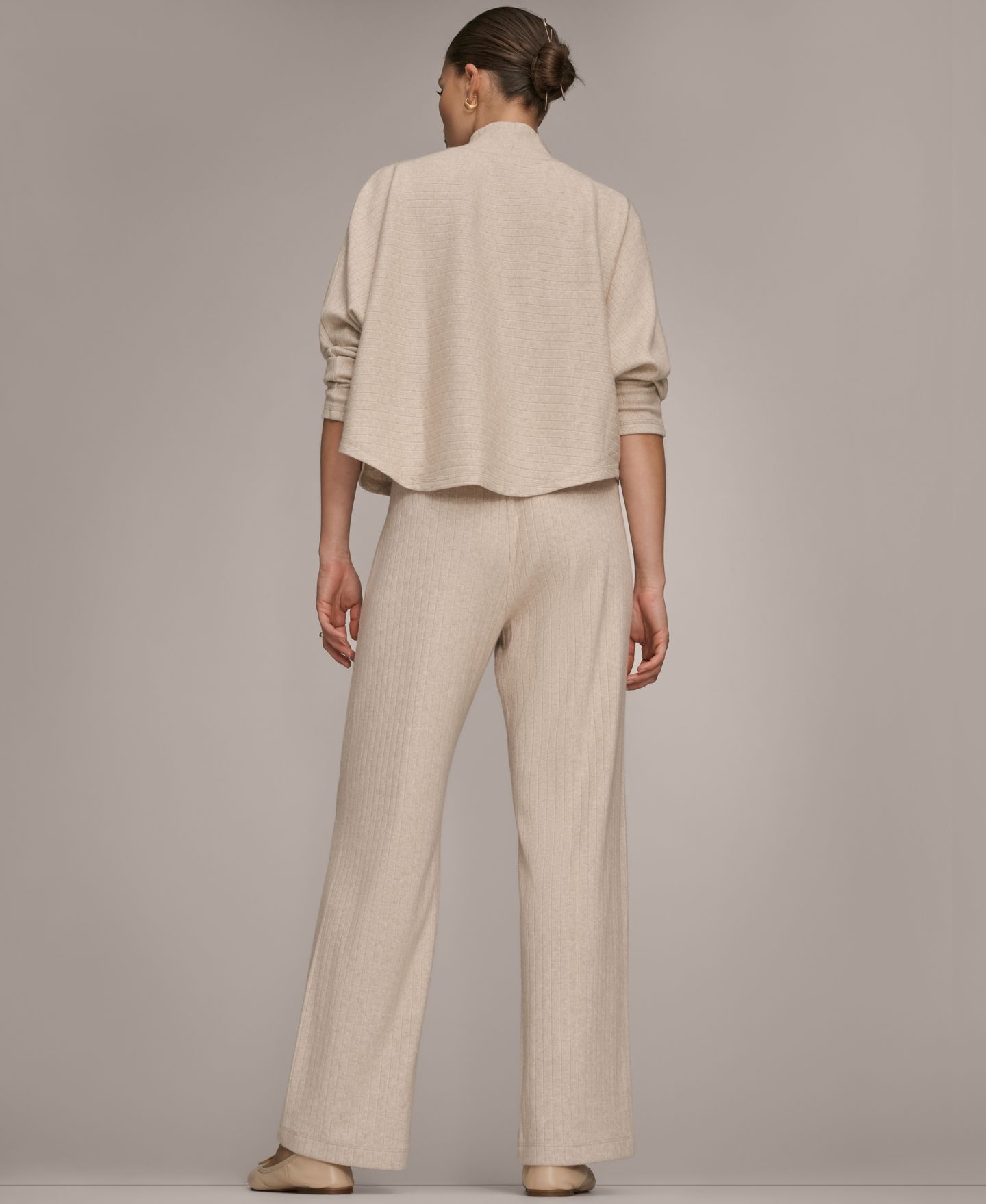 Женские комплекты Donna Karan Weekend Mock Neck Sweater and Ribbed Pull On Pants, цвет: Чёрный — фото 2