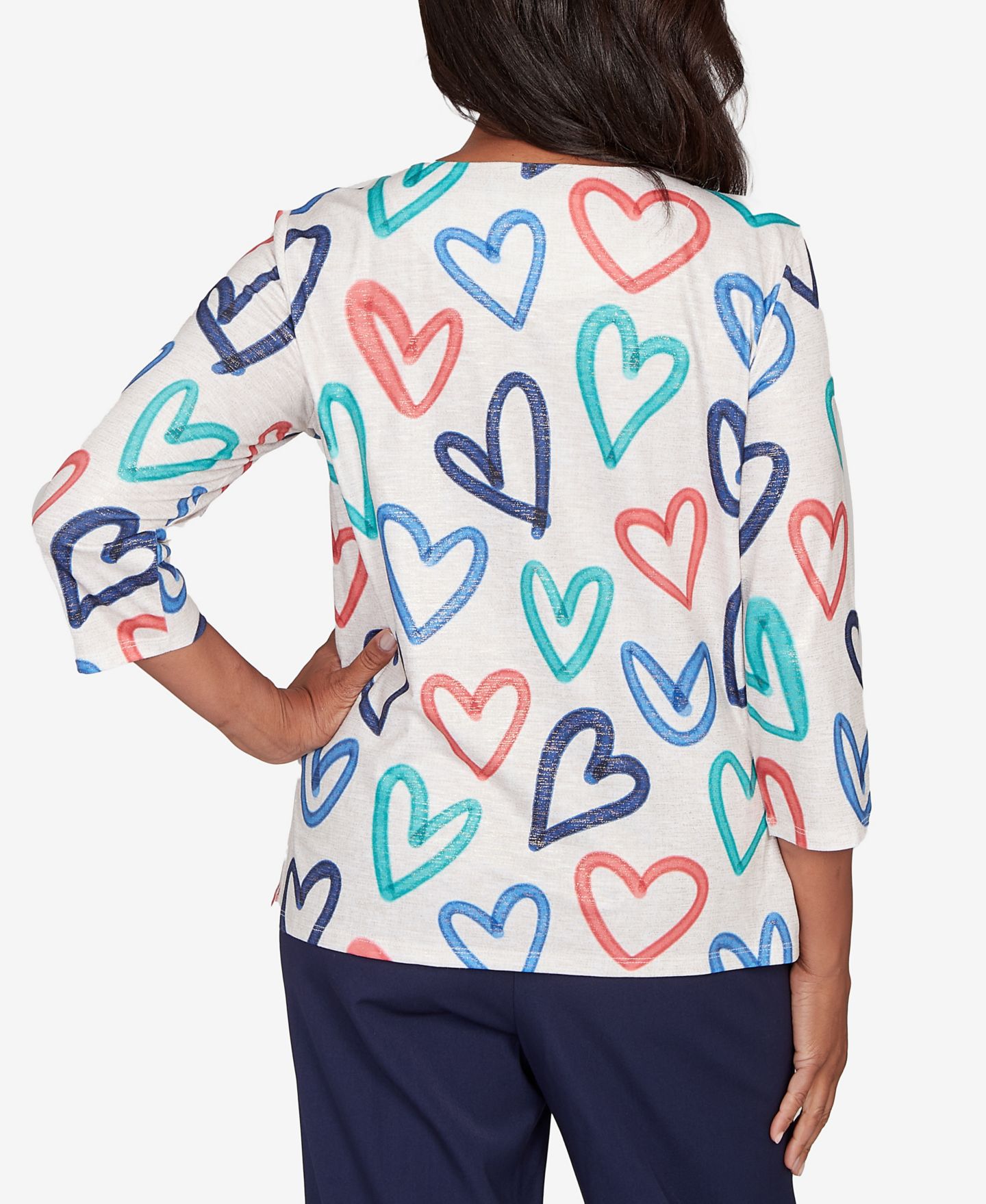 Женский топ Alfred Dunner Petite Saratoga Springs Tossed Heart Pattern Knit, цвет: Овсяный разноцветный — фото 2