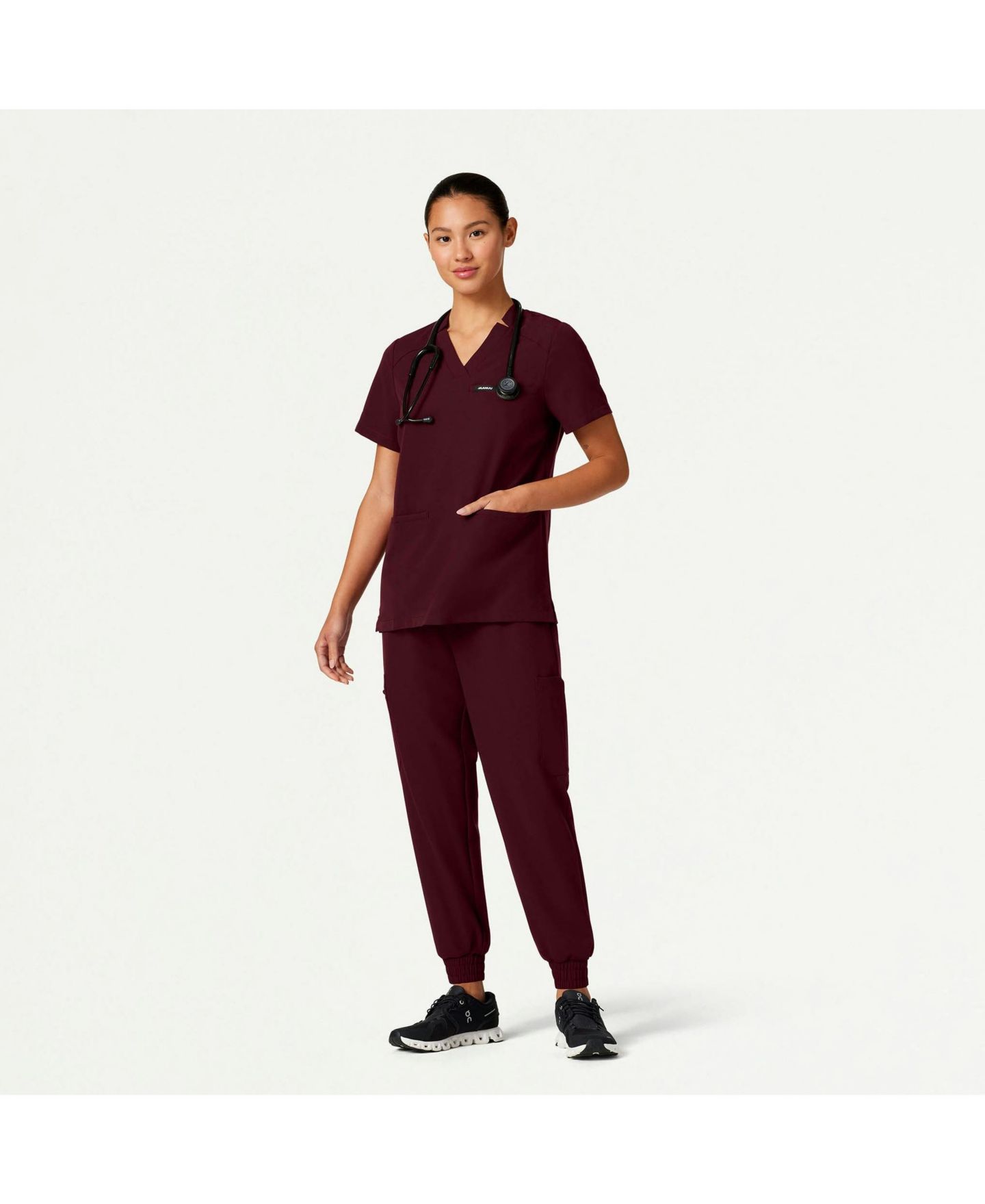 Женский топ Jaanuu Helia 3-Pocket Classic Notched V-Neck Scrub, цвет: Бордовый — фото 4