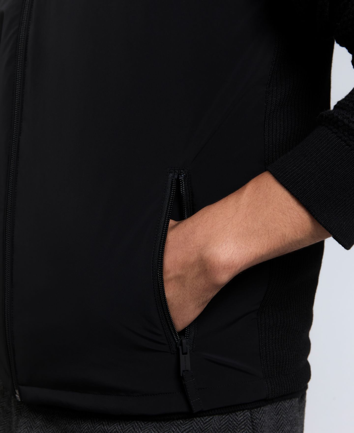 Мужской жилет Kenneth Cole Mixed Media Mock Neck Vest, цвет: Чёрный — фото 4