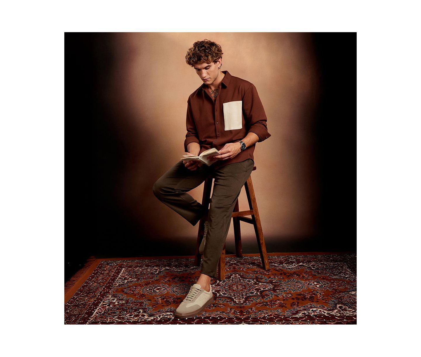 Мужская рубашка Cahoot Campus Sutra Chocolate Brown Block-Patch Oversized, цвет: Коричневый — фото 7