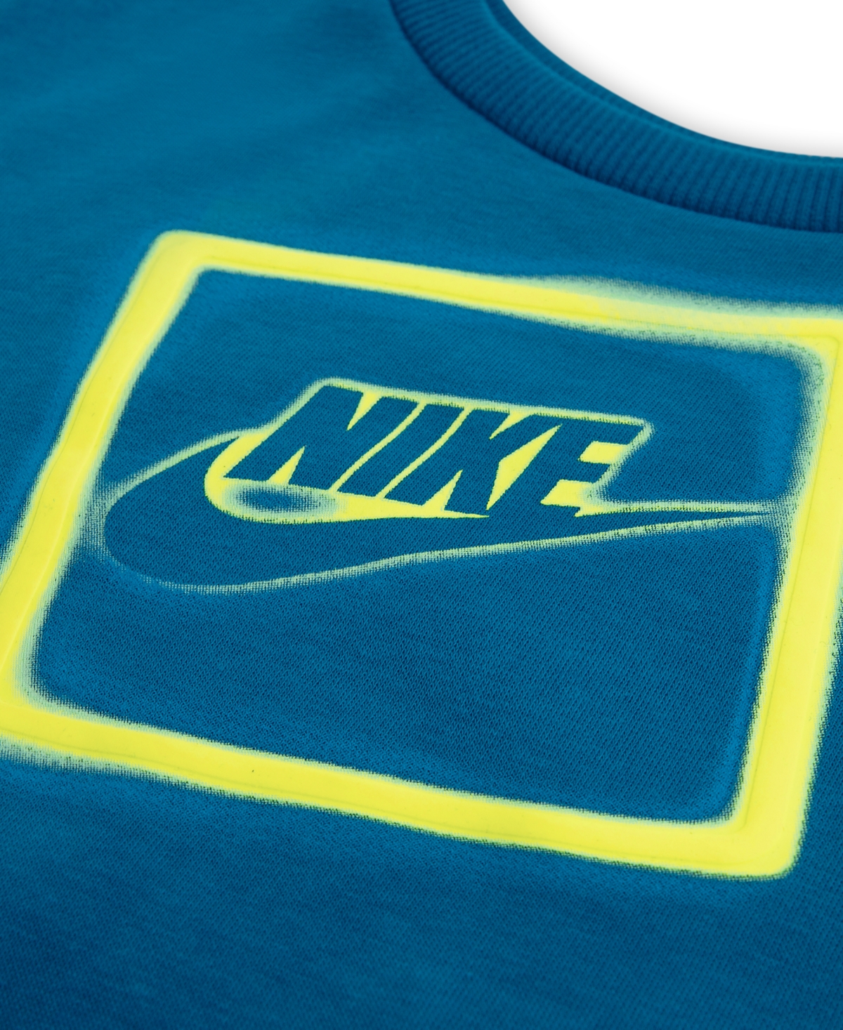 Nike Sportswear Boys 4-7 Glow With Me Lightweight 2-Piece Fleece Crew Set