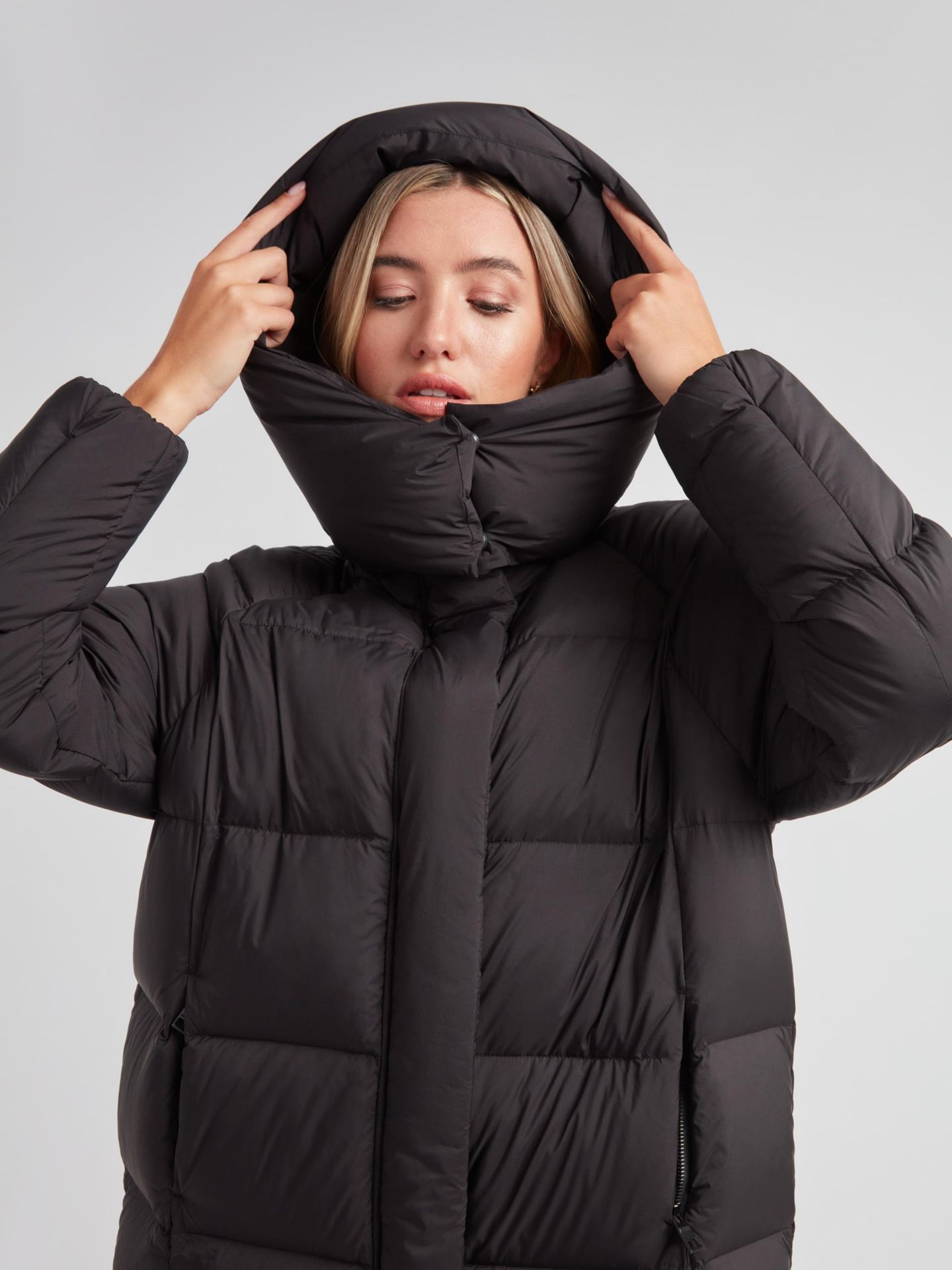 Женская куртка JACK1T Cloud Ultra Long Puffer Down Coat, цвет: Чёрный / Серо-бежевый — фото 5