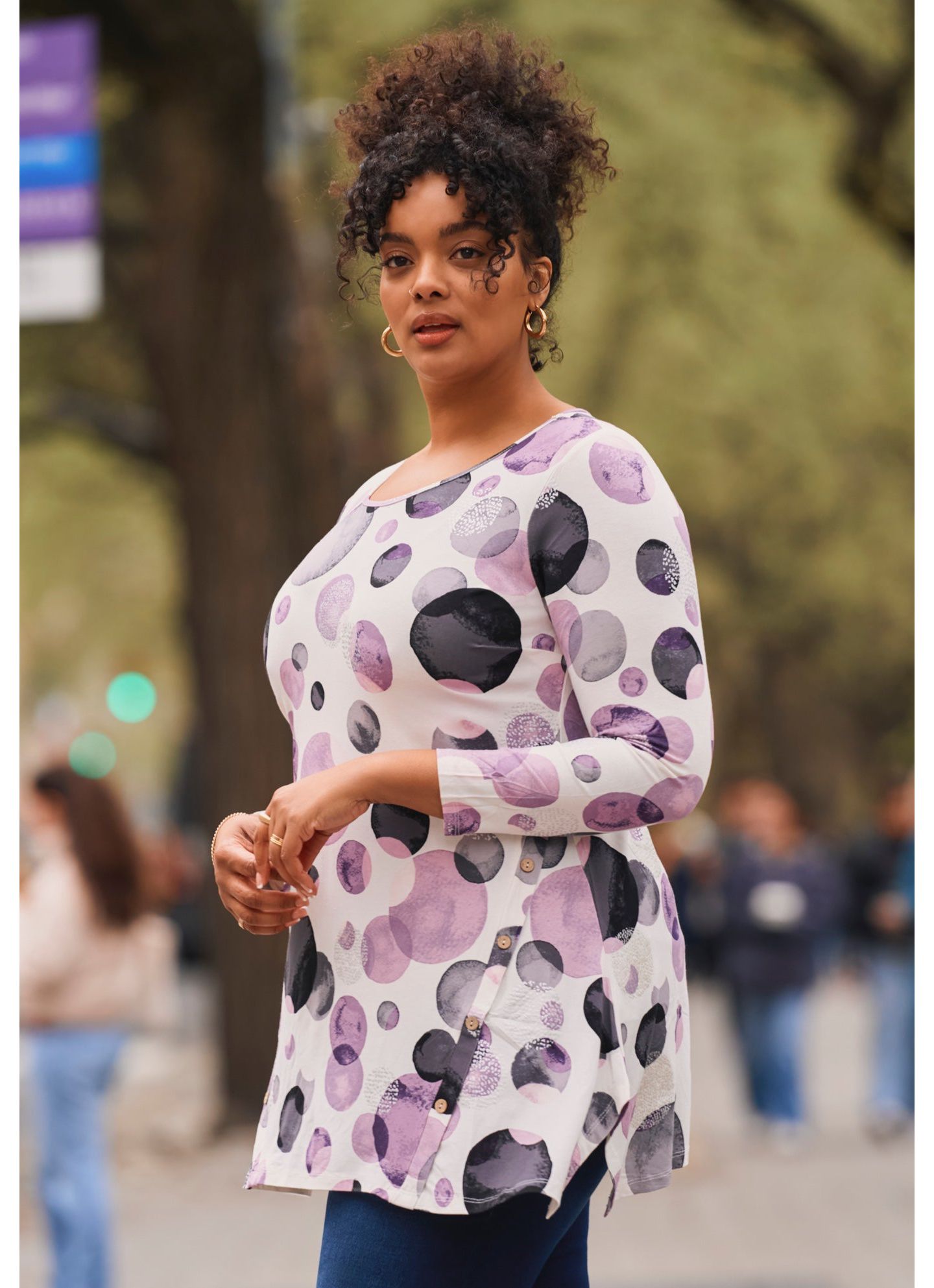 Женский топ Avenue Plus Size Leisure Button Tunic, цвет: Чёрный — фото 2