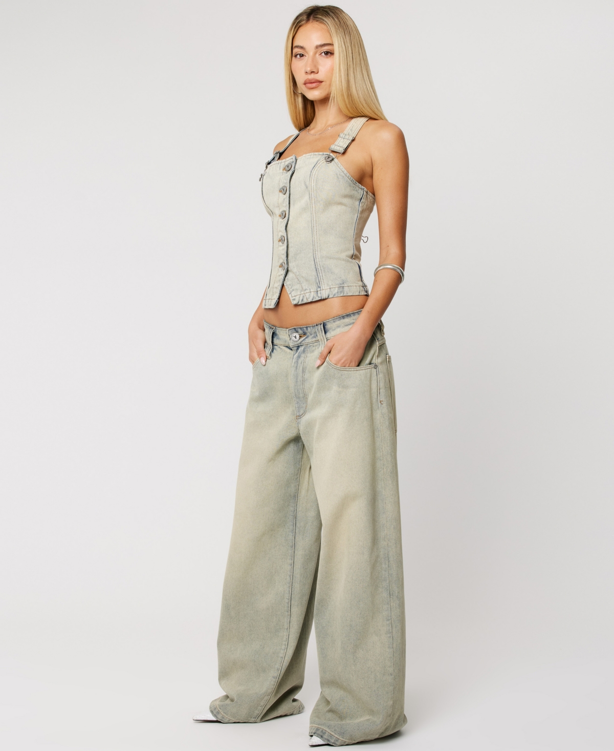 Abrand Women's Low-Rise Mega Baggy Jeans