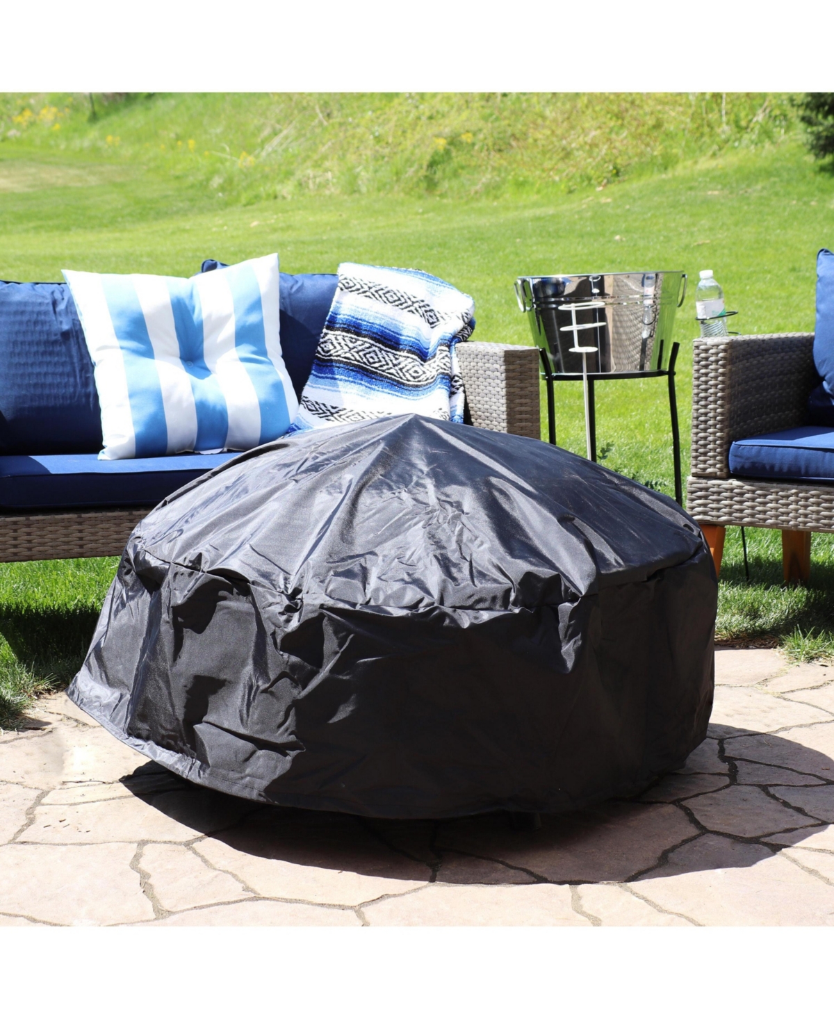 Outdoor Heavy-Duty Weather-Resistant Pvc and 300D Polyester Round Fire Pit Cover with Drawstring and Toggle Closure