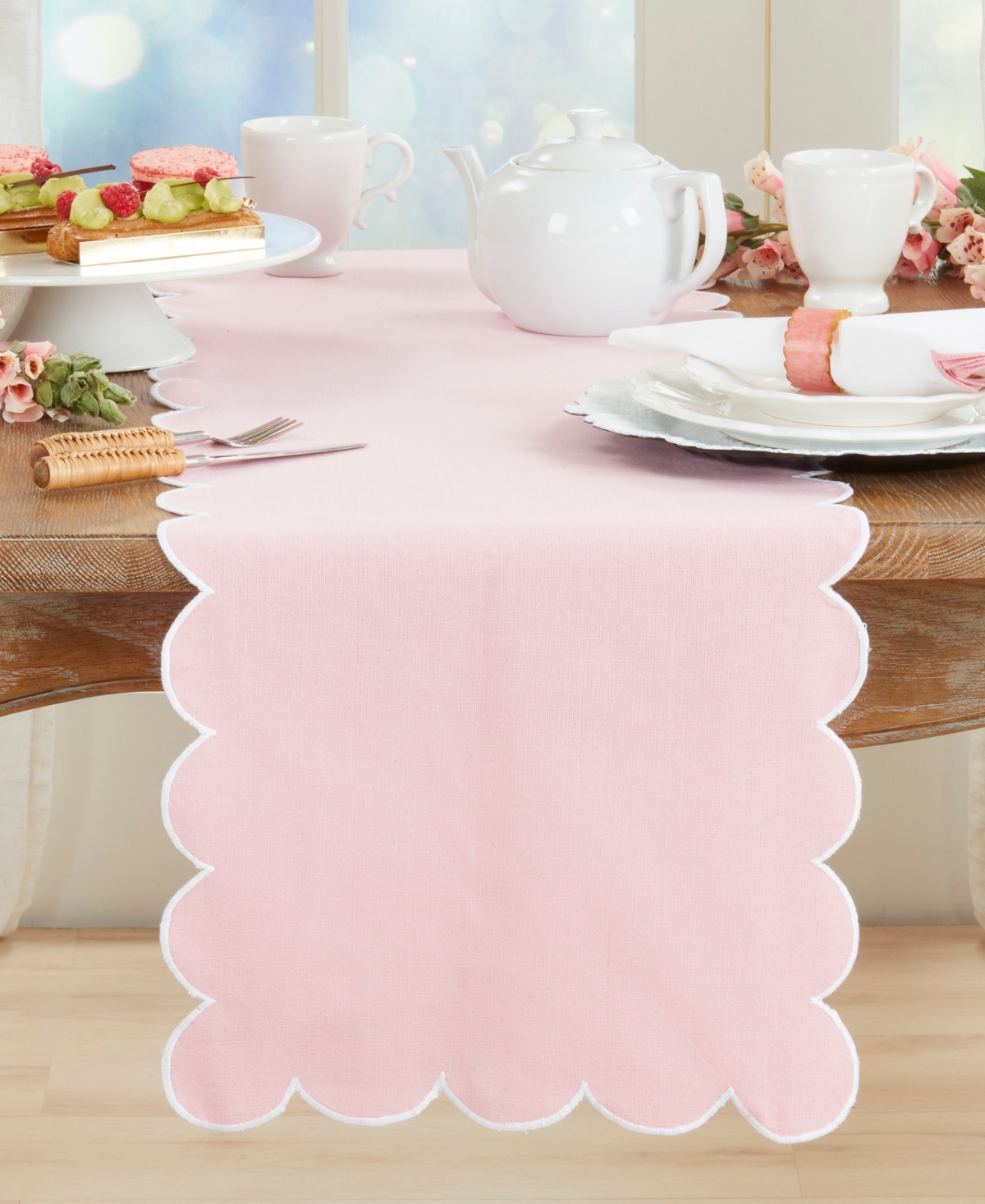 Saro Lifestyle Scalloped Table Runner, 16" X 72" In Pink