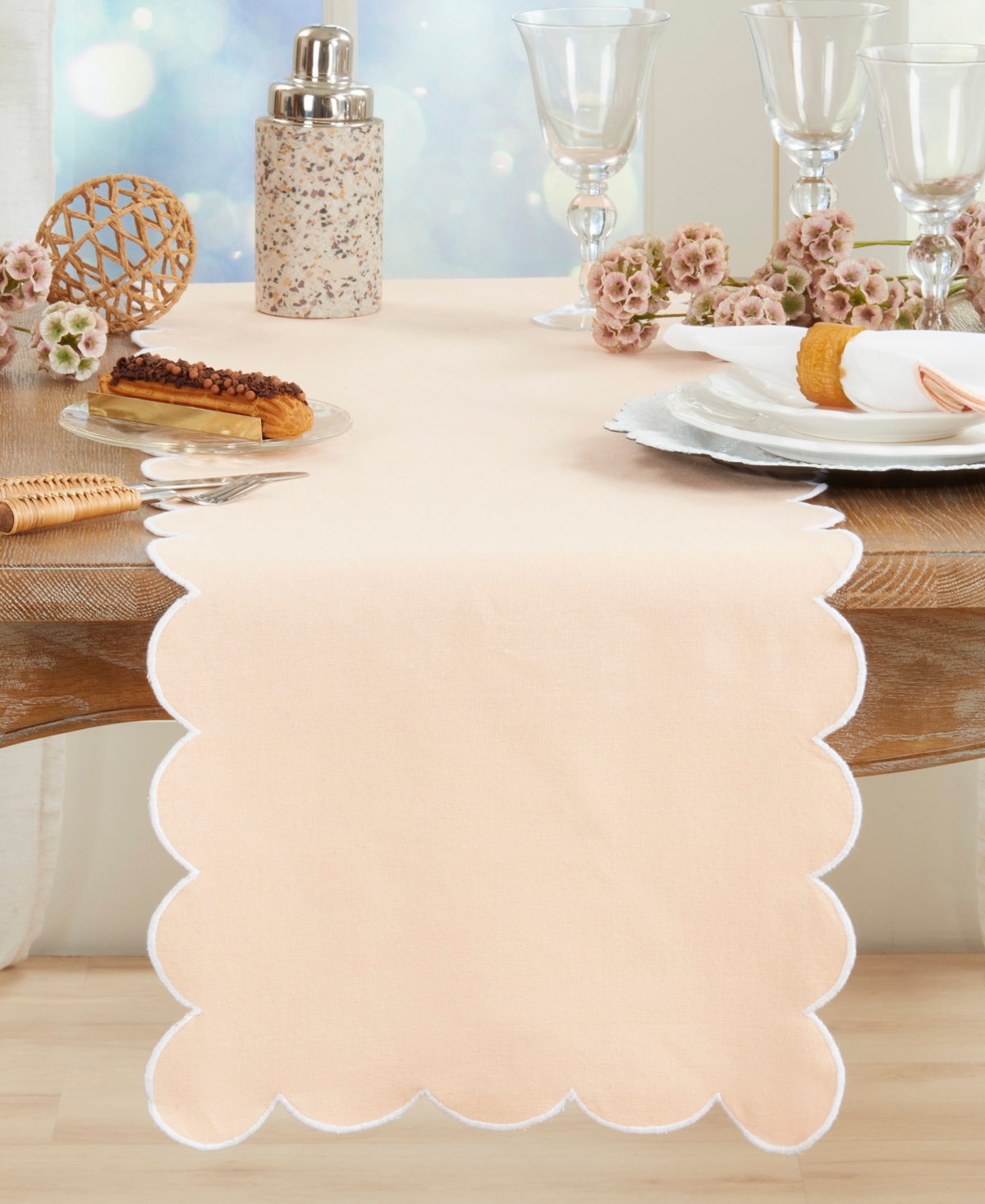 Saro Lifestyle Scalloped Table Runner, 16" X 72" In Pink