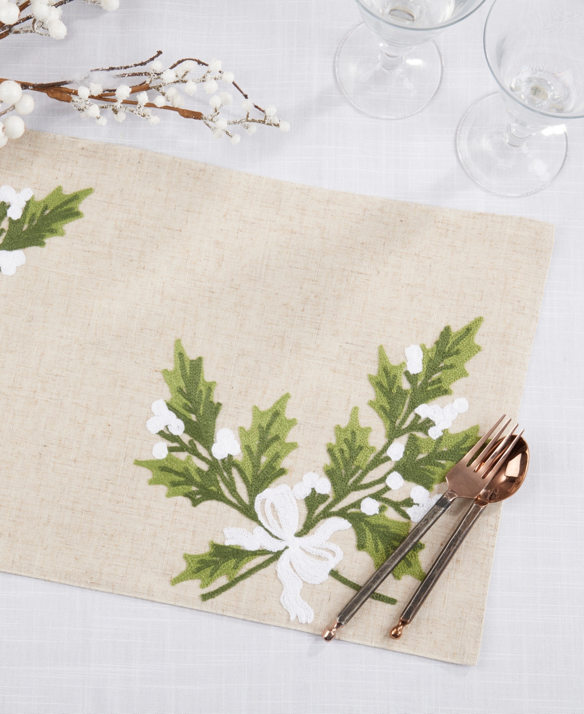 Saro Lifestyle Linen Blend Holly Leaves Placemat, Set Of 4 In Brown