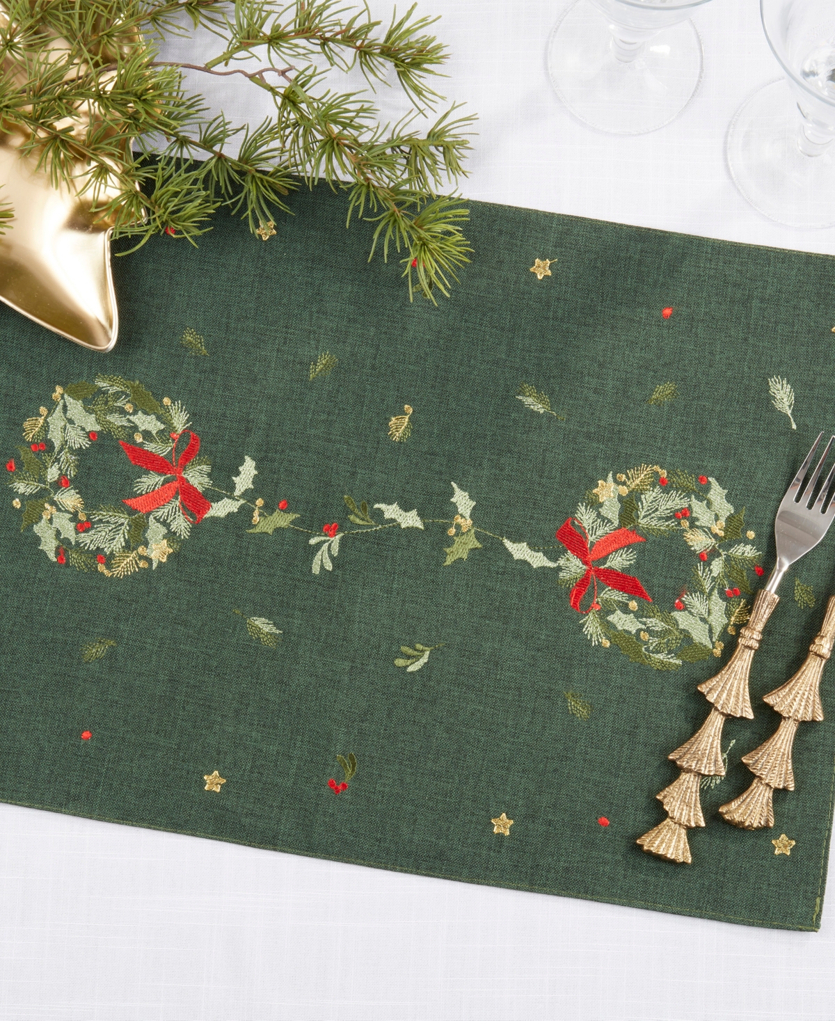 Saro Lifestyle Embroidered Wreath Placemat, Set of 4