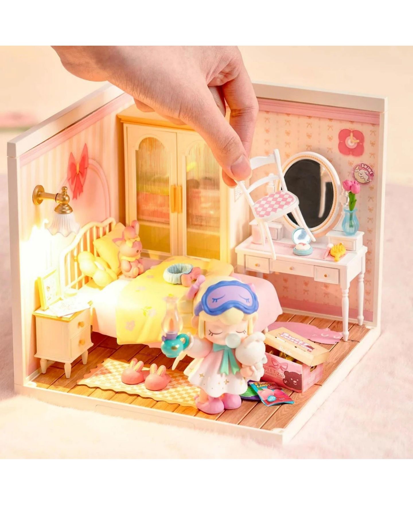 Сборная модель комнаты Robotime Lovely Pink Bedroom, масштаб 1:12, 105 деталей, от 8 лет — фото 3