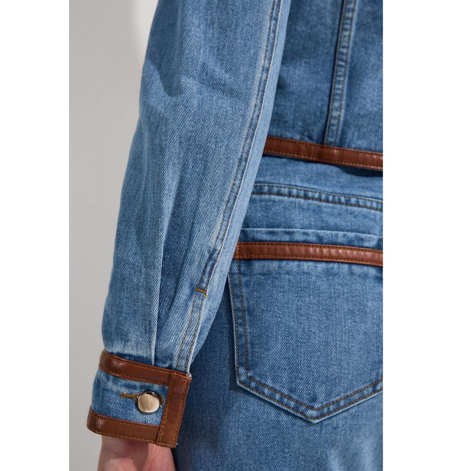 Женская куртка Karen Millen Denim and Leather Collarless, цвет: Светлый синий — фото 2
