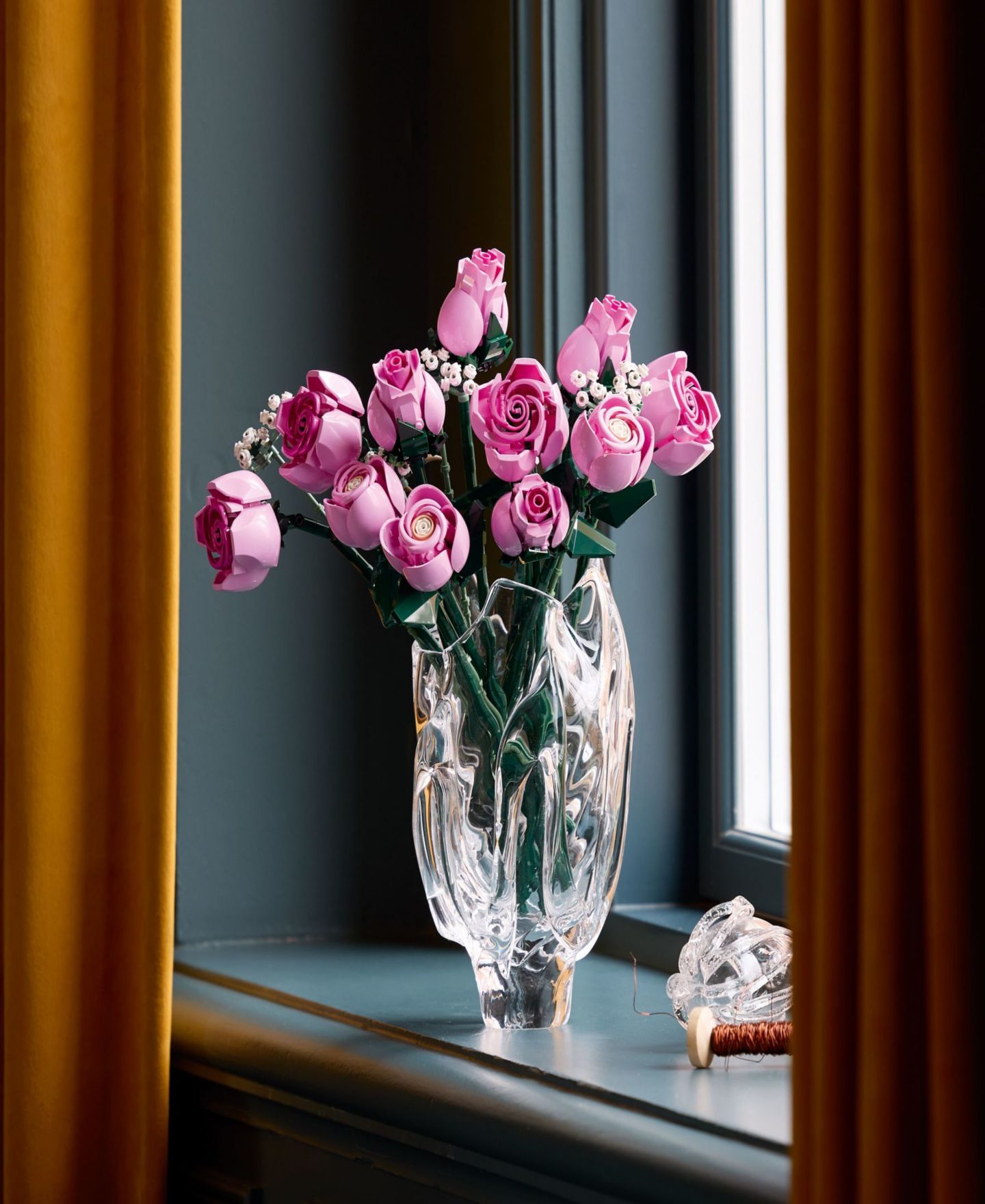 Детские конструкторы LEGO® Botanicals Bouquet of Pink Roses 10374 Buildable Kit, 789 Pieces, цвет: Розовый — фото 7