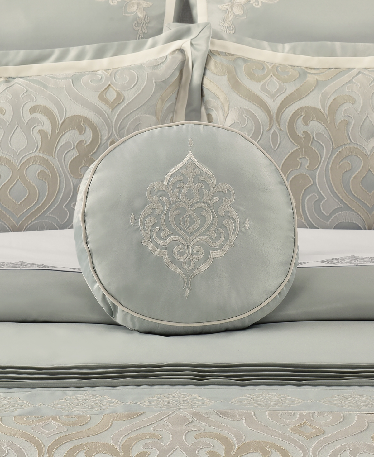 Royal Court Calmfield Tufted Decorative Pillow, 15" Round In Blue