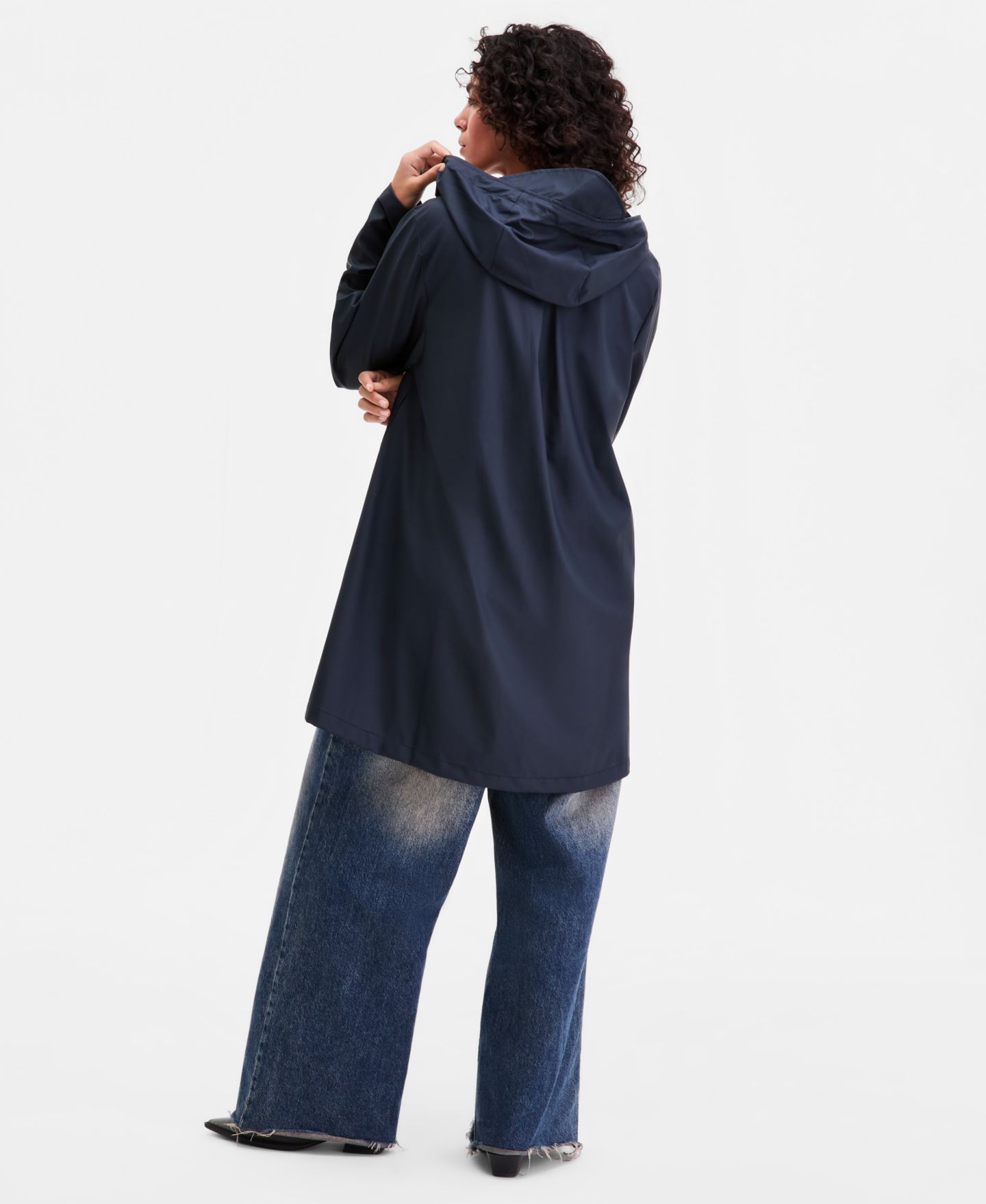Женская куртка Rains Hooded A-Line Rain Jacket, цвет: Тёмно-синий — фото 8