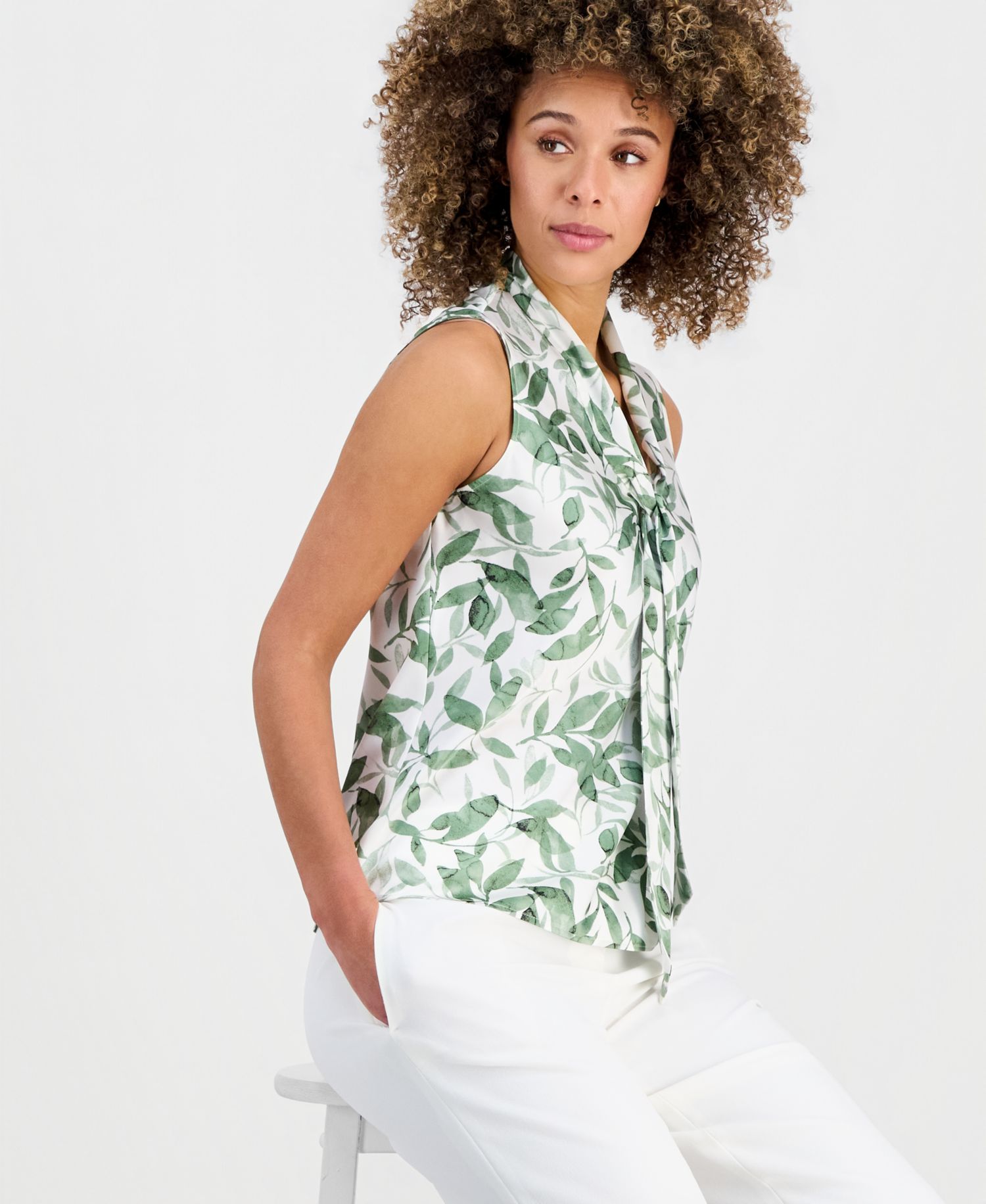 Petite Women's Printed Tie-Neck Sleeveless Blouse