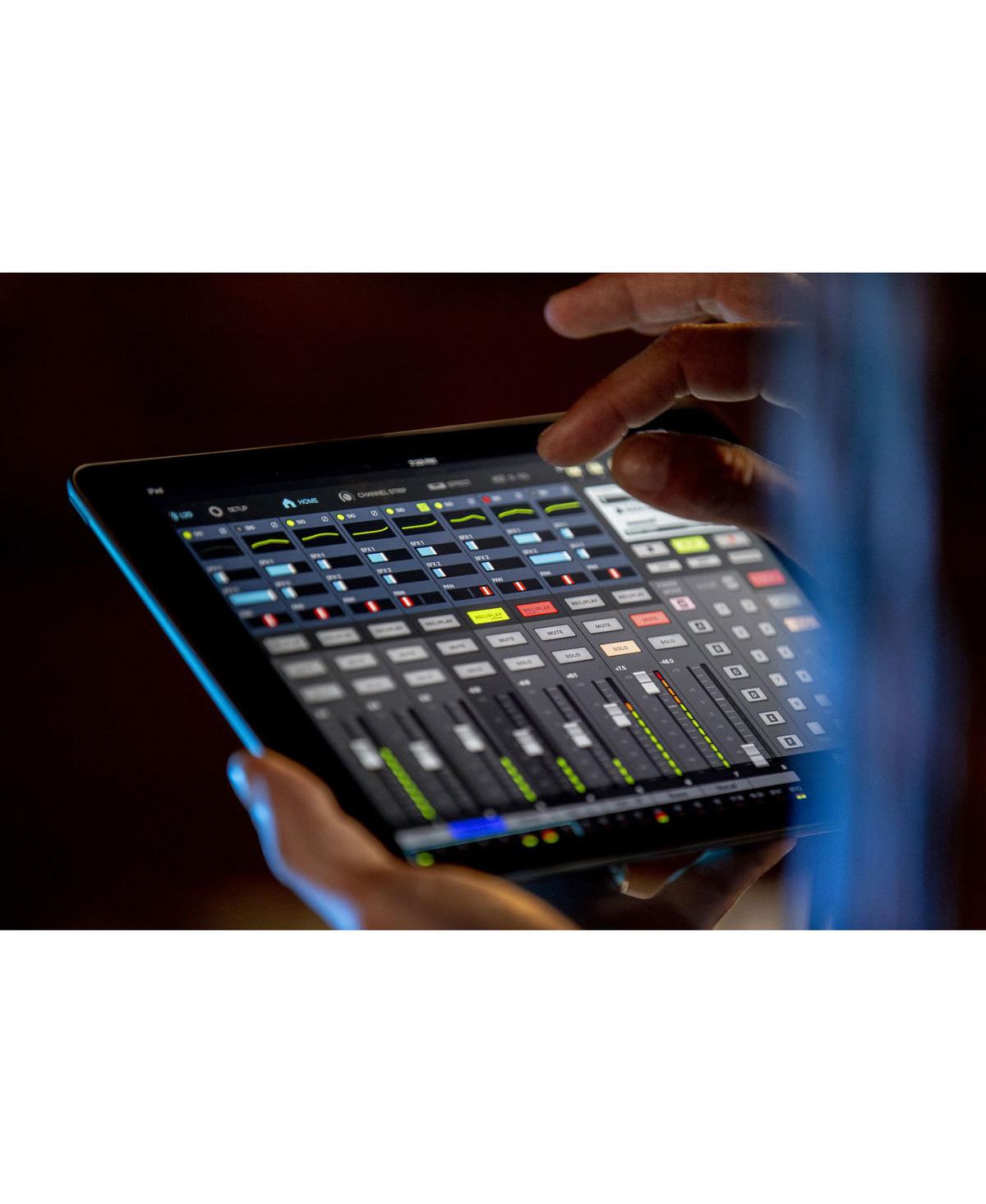 Zoom LiveTrak L-20 20-Channel Digital Mixer & Multitrack Recorder