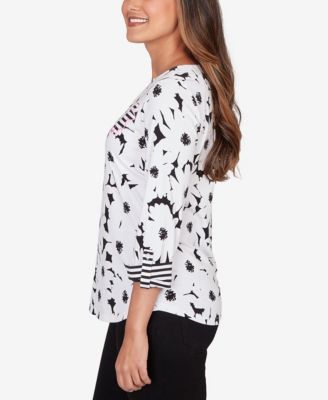 Petite Embroidered Daisy Graphic Top