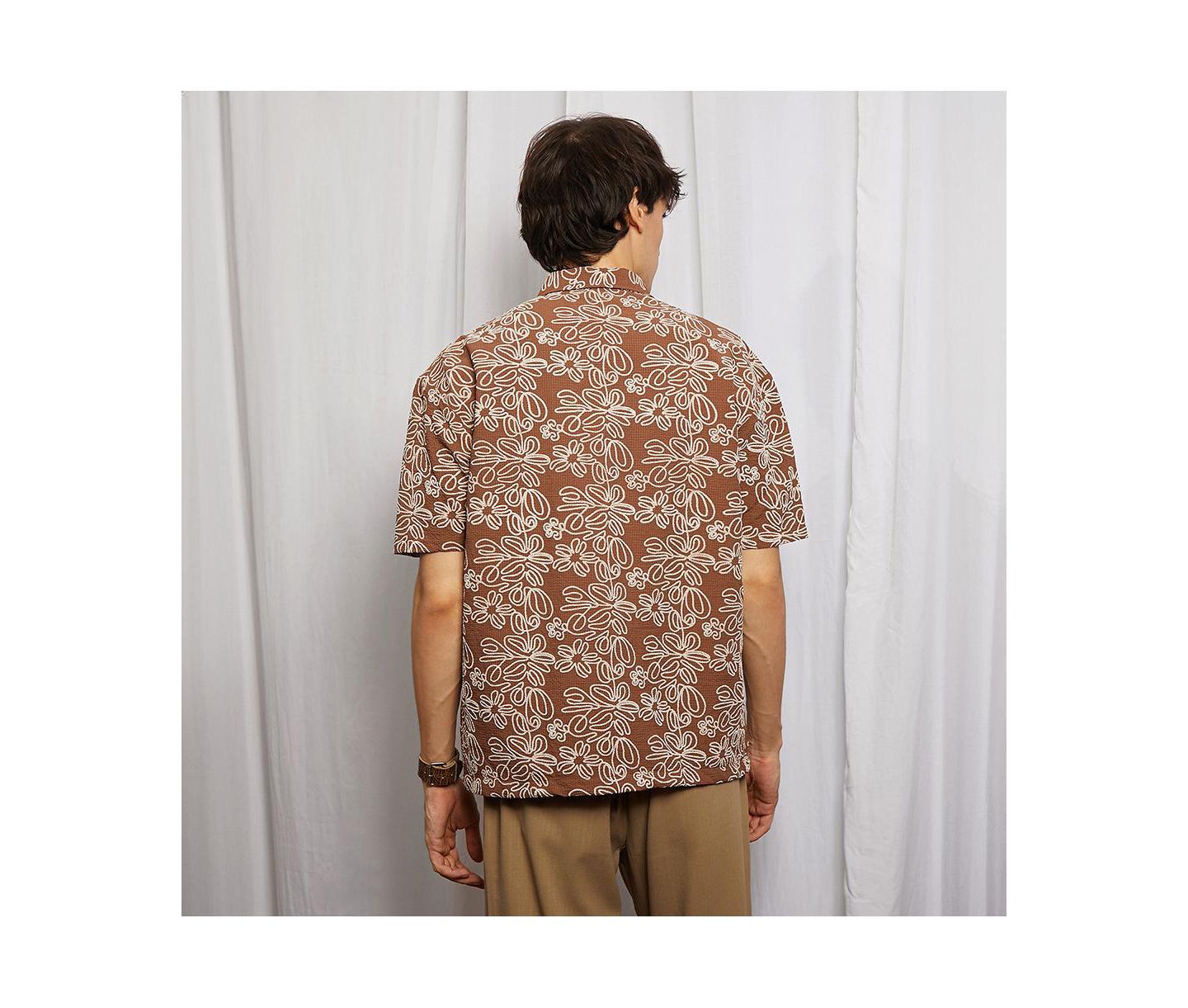 Мужская рубашка Cahoot Campus Sutra Mocha Brown Floral-Lined Oversized, цвет: Коричневый — фото 4